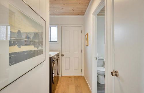 Dockside getaway with hot tub & dock - Foto 22