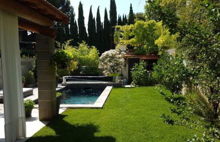 MAS DE VILLE AVEC PISCINE DANS SON COCON DE VERDURE - ESPRIT INDUSTRIEL - Foto 7