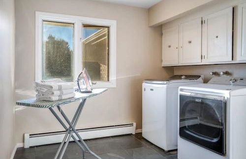 Mid-Century Mod - 7 BR Sleeps 22 - Hot Tub & Game Room - Foto 52