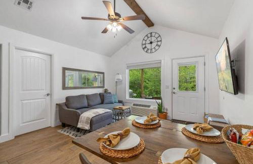 Cozy Cottage • 2 King Beds • Grove • Kayaks • Washer/Dryer - Foto 1