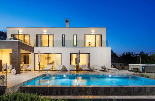 Villa Aristea with sea view, jacuzzi and infinity pool - Foto 1