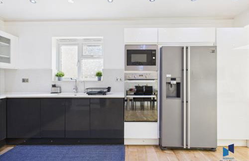 Modern 4BR House, Spacious, Garden, Free Parking - Foto 26