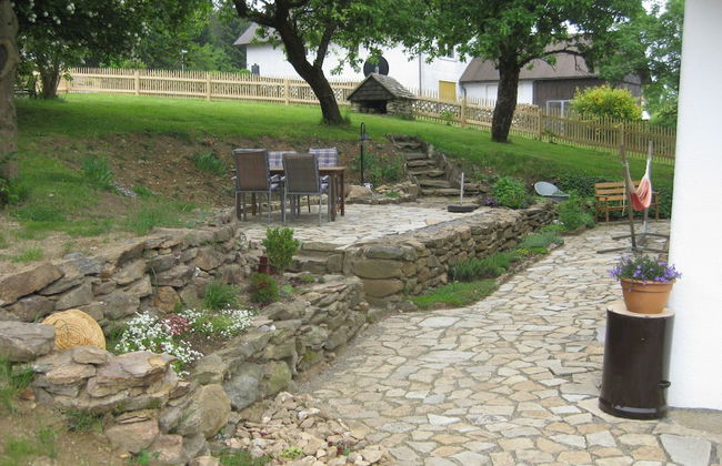 Sunny Holiday Home Near the Forest - Foto 32