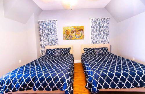 Governors Mansion 5 bedroom-3 bath - Photo 22