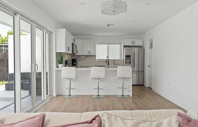 Dreamy 4BR Getaway w Private Pool Luxe Patio in Miramar - Foto 11