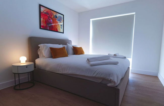 Luxury Manchester Apartment - Pink - Photo 4