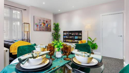 Spacious London 2-Bed Flat with a King Bed-Save on Long Stays-5 Separate Beds- Parking Available! - Foto 4