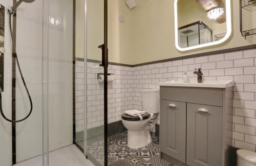 Derbyshire Chapel for 6 at Harthill Hall private hot tub 8am - 10pm plus private daily use of indoor pool and sauna 1 hour - Photo 18