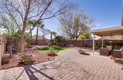Golf and Hike Family Home with Patio in Glendale - Foto 4