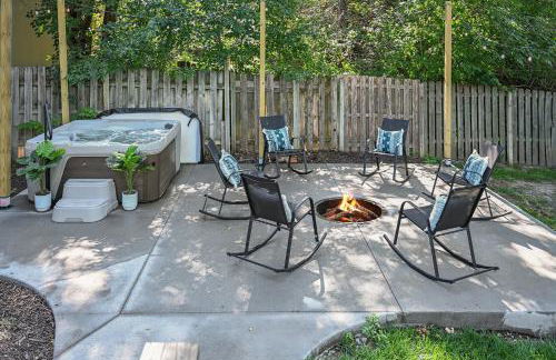 Central Family Oasis with Hot Tub & Fenced Yard - Foto 59