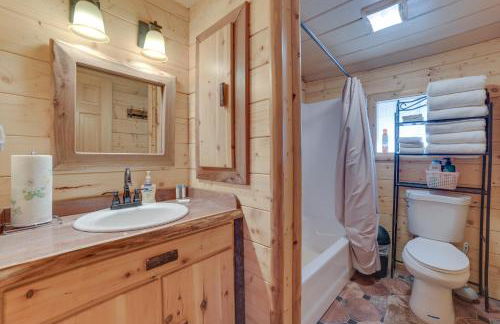 Cozy Houghton Lake Vacation Rental with Fireplace! - Foto 15