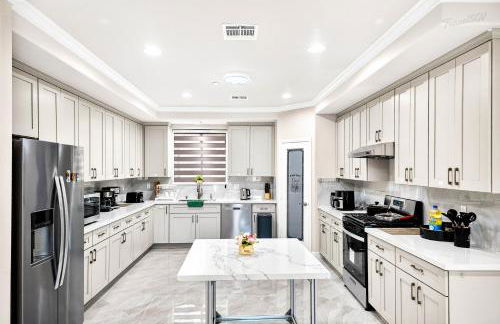 Spacious 9BR Home with Parking and Near DTLA - Foto 31