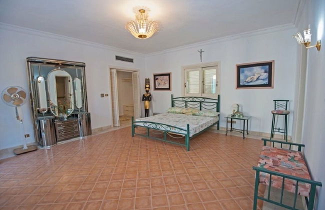 Chic 4-Bedroom White Villa for Rent in El Gouna Egypt - Foto 2