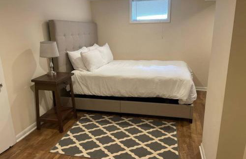 Spacious Home in DT Libertyville Near Naval Base - Foto 32