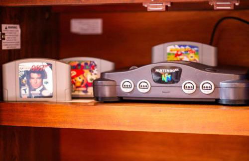 Hot Tub N64 Mins to Downtown Sleeps 8 - Foto 12