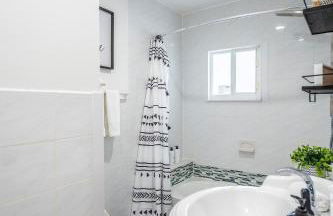 2 BD Home w/ Private Parking, Private Yard & W/D - Photo 17