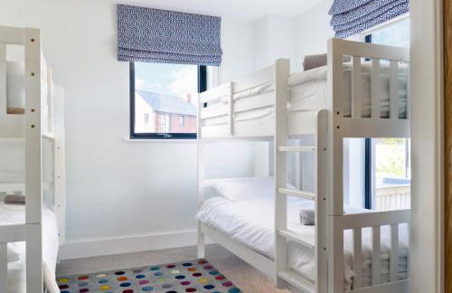 Lakeside property with spa access on a nature reserve Kirrin Barn BV26 - Photo 12