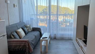 Studio vue port, parking privé, terrasse, clim - Photo 5