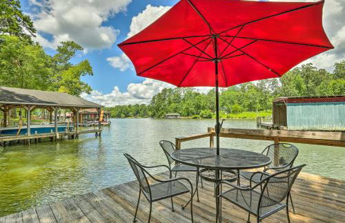 Waterfront Sparta Gem with Fire Pit and Kayak! - Foto 1