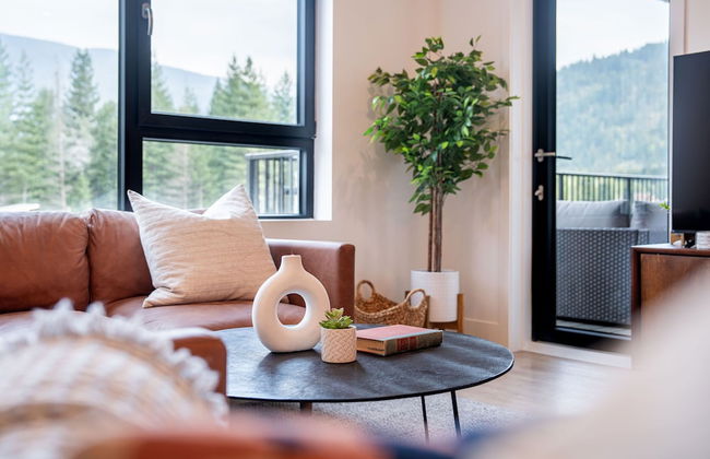 Huckin' Harry's by Revelstoke Vacations - Photo 25