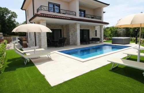 Luxury Villa Sara with Jacuzzi in Malinska - Foto 1