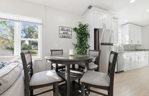 New Lakefront Getaway Private Hot Tub Min to DMC - Foto 10