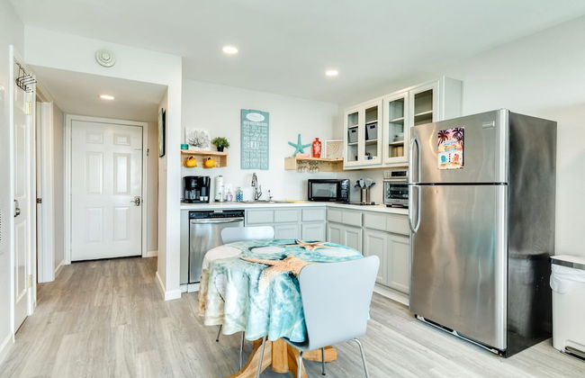 Seaside and Breezy Condo at the Victorian - Foto 50