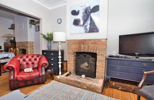 Restful and Cosy 4 Bed Home Minutes from the Beach - Foto 1