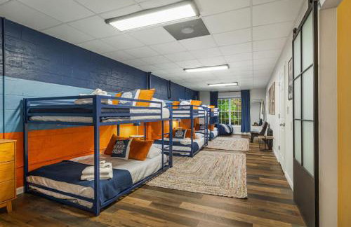 LKJ - Lakefront Home, Hot tub, Fire Pit, Games and Movie Room! - Foto 6