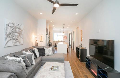 Luxury Townhome Skyline Views Mins To DT - Foto 32