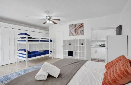 Central Stunning Villa with Heated Pool Cabana - Foto 24