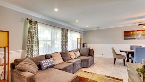 Pool and Screened-In Patio Tropical Florida Abode - Foto 5