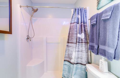 Cozy Lakefront Middle Bass Retreat with Balcony - Foto 20