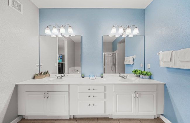 Lakefront Luxury - Photo 56