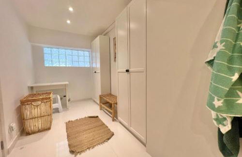 Preciosa Villa rodeada de pinos con vistas al mar - ServHouse - Photo 11