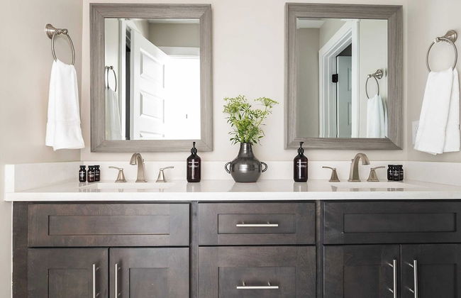 Shelton & Urban by Avantstay Sleeps 20! 2 Unit Buyout! Spacious Design - Photo 15