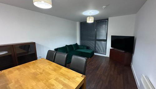 Modern 2 Bed Flat with parking Next to Basildon Station - Foto 4