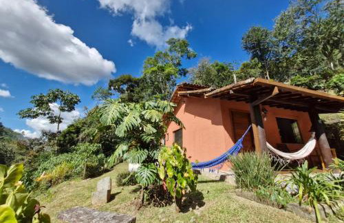 Chalé da Cachoeira - Cachoeira particular dentro da hospedagem - Foto 11