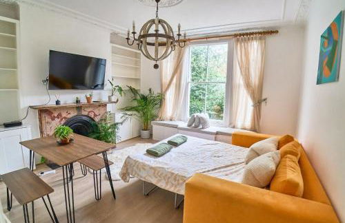 Bright Cozy Garden Retreat w Fast Wifi & 5min to Tube Subway Metro & Close to Park & Street Parking P4P - Foto 6