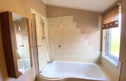 Benarty 11 with Private Hot Tub - Fife - Loch Leven - Lomond Hills - Pet Friendly - Photo 14