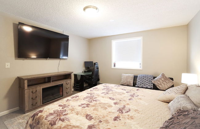 Downtown Granby Retreat & Spa - Photo 9