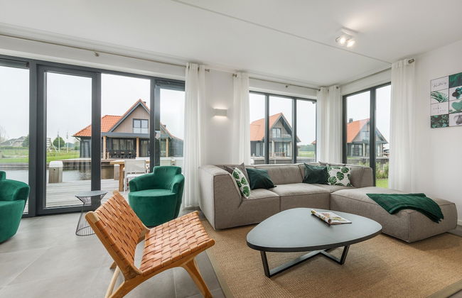 Luxury Villa on Waterfront - Photo 11