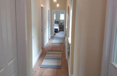 Stunning Village Centre Holiday Home - Photo 17