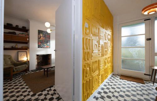 Cosy mid century Stockport with views, dog walks, woodburner - Foto 16