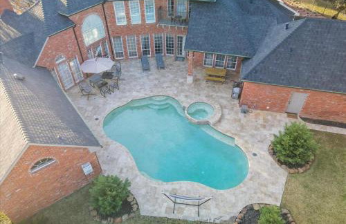 Gorgeous Vacation Home w Private Pool - Photo 2