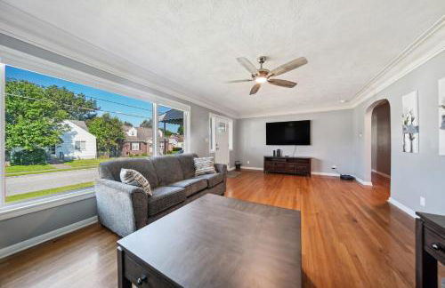 Charming Erie Home about 2 Mi to Downtown Delights! - Foto 1