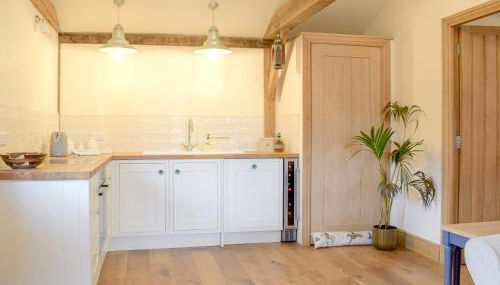 Rushmoor Lodge - Photo 2