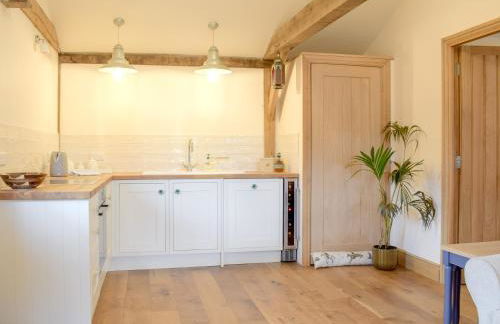 Rushmoor Lodge - Photo 2