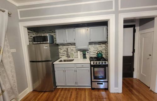 Across St Francis Hospital and near Northwestern - Foto 7