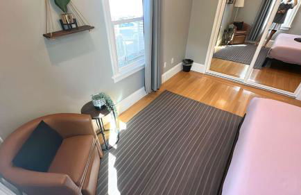 Oak Manor - Chic & Stylish 2BR Apartment Retreat - Photo 12